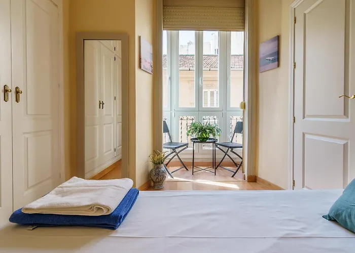 Bright Two-Bedroom Apartment In The Historic Center