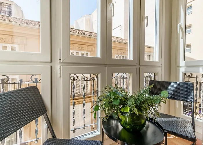 Bright Two-Bedroom Apartment In The Historic Center
